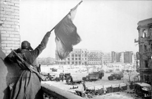 Флаг над освобождённым городом, Сталинград, 1943 год
